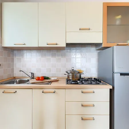 Preiswertes Mit Stylischem Interiour, Babybett, Spielplatz Appartement Vodnjan