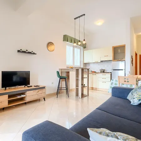 Apartmán Preiswertes Mit Stylischem Interiour, Babybett, Spielplatz Vodnjan