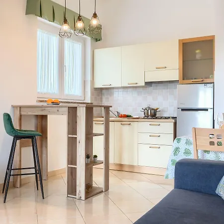 Preiswertes Mit Stylischem Interiour, Babybett, Spielplatz Lejlighed Vodnjan